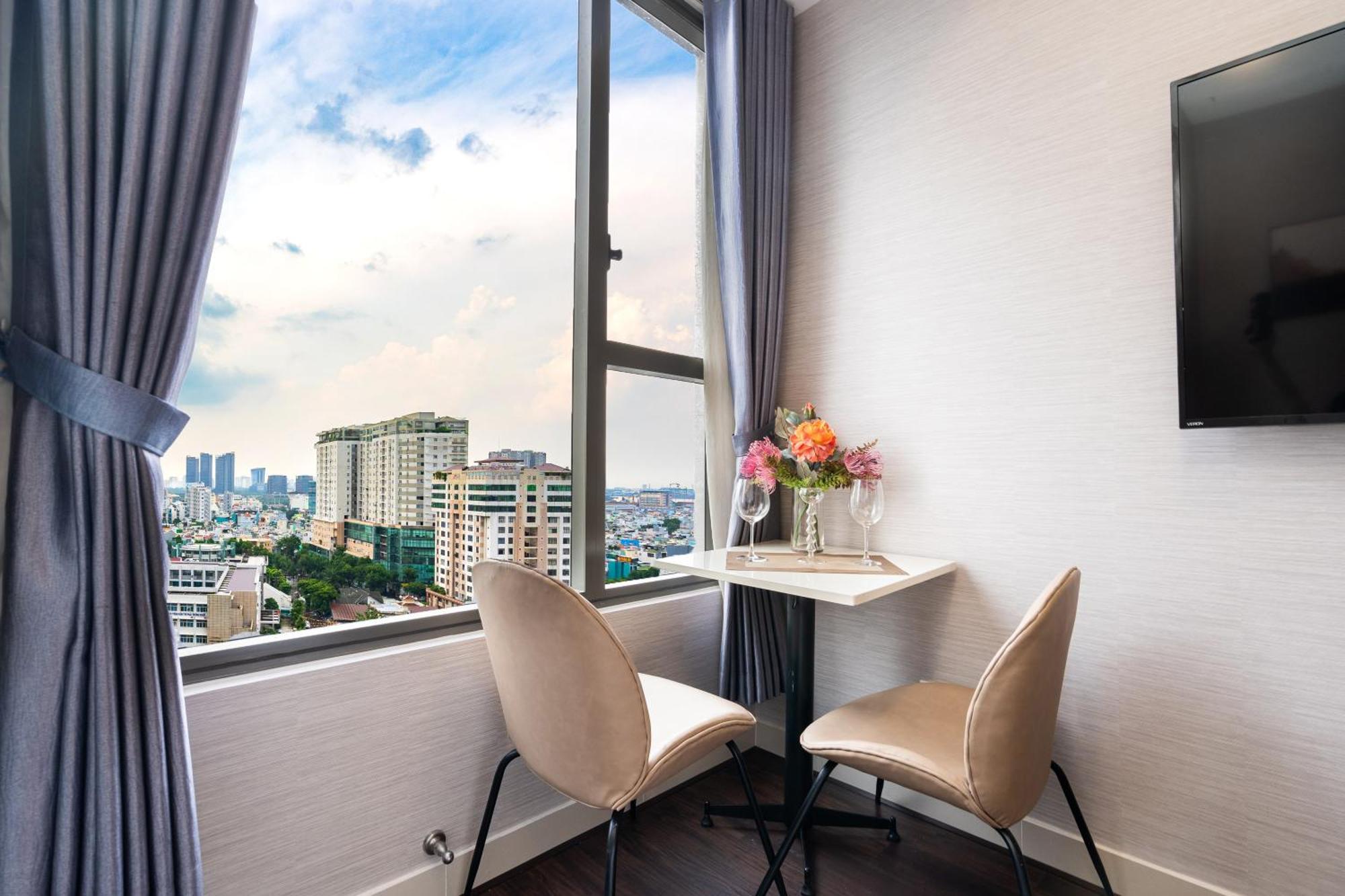 Rem Rivergate Garden Pool Signature - Free 4G Sim For 3 Nights Booking ホーチミン市 エクステリア 写真