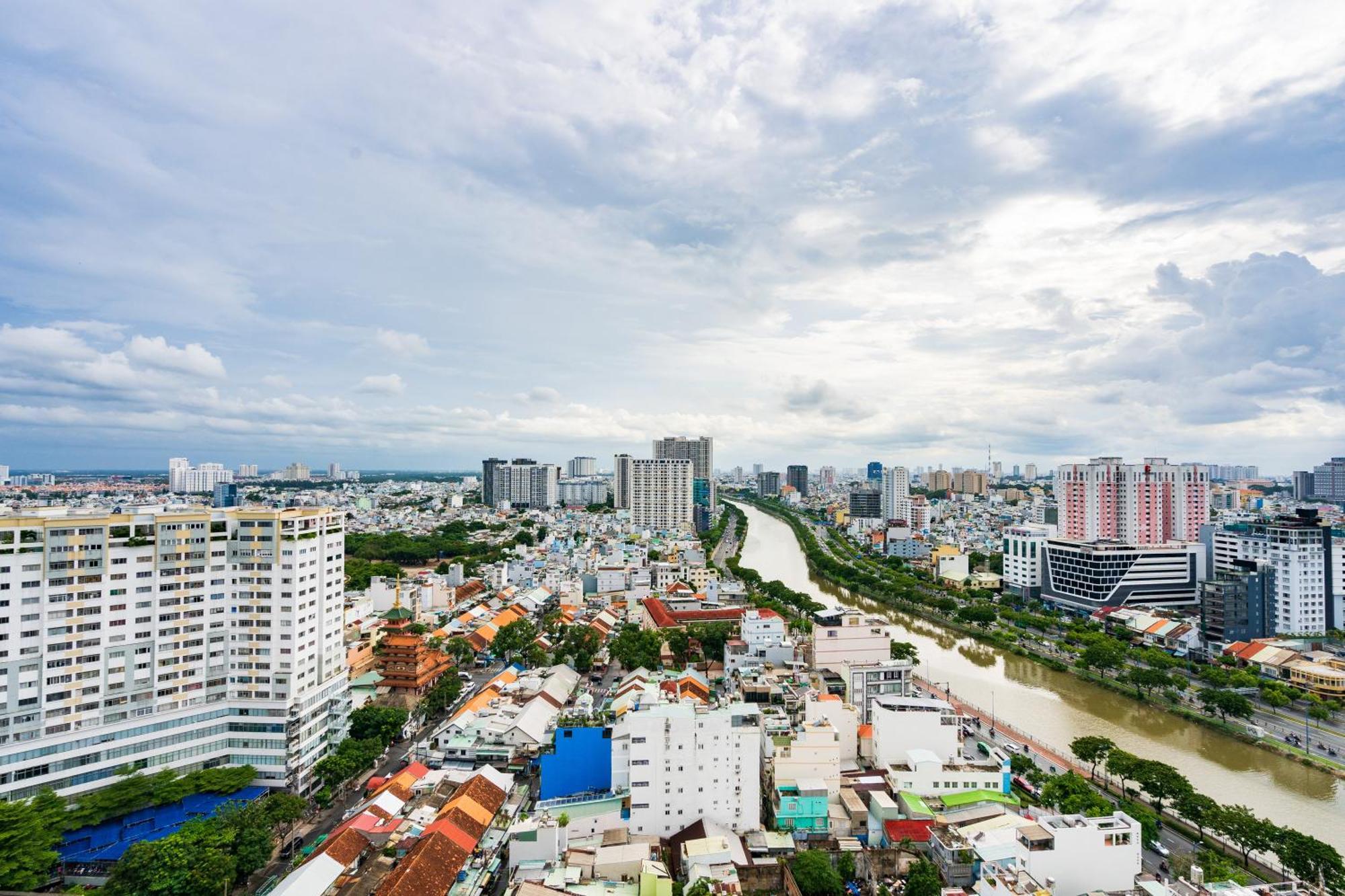 Rem Rivergate Garden Pool Signature - Free 4G Sim For 3 Nights Booking ホーチミン市 エクステリア 写真